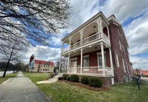Luxurious 1 Bdrm Downstairs Walkable to Downtown - Image 3