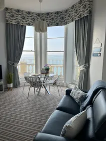 Lovely coastal apartment w/balcony & amazing views - Image 2