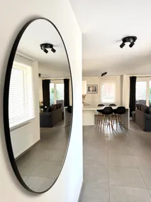 Bright apartment with parking - Image 4