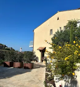 Ground floor villa with private pool - Image 2