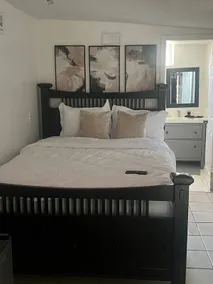 Charming guest suite with private entrance - Image 2