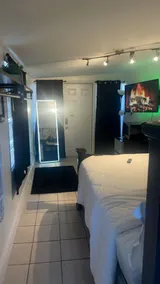 Charming guest suite with private entrance - Image 3