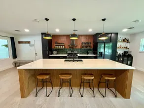 Mid century modern Pool/spa house - Image 3