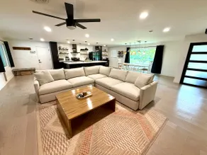 Mid century modern Pool/spa house - Image 3