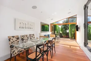 Luxury Colonial Terrace House in the Rocks - Image 2