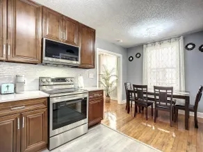 Private 2BR • 10 Min to Airport & Downtown - Image 4