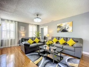 Private 2BR • 10 Min to Airport & Downtown - Image 2