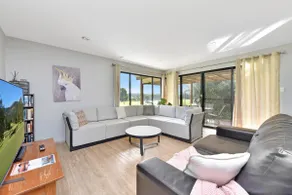 Golf & Beach Escape | Kangaroos | Sleeps 8 - Image 2