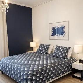 Yves Klein Suite – Close to train station & downtown - Image 2