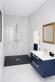 Yves Klein Suite – Close to train station & downtown - Image 3