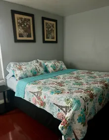 One bedroom with hot tub & 2 pools close to strip - Image 4