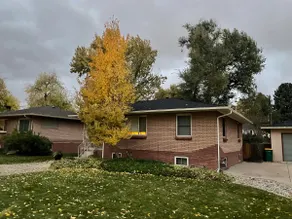 Sunny 3 bed home w/ backyard in quite neighborhood - Image 2