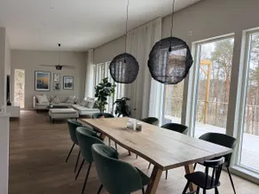 Large house with lovely views among the treetops - Image 4