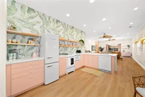Luxury Villa, 2.5 Blocks from the Beach, Hot Tub, Outdoor Oasis, Mini Putt, Arcade games and so much more. - Image 5