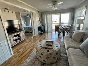 APATB - Top Floor Condo Overlooking Outdoor Pool! - Image 4