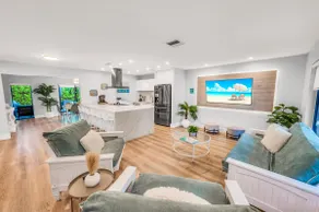Chic and Upscale, Heated Pool, 15 min FLL and Beach - Image 2