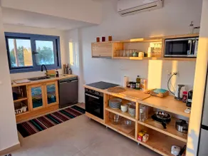 Arie Waterfront House – Walk to Water - Image 3