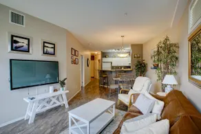 Garden level getaway at Discovery Bay - Image 2
