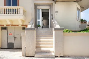 Joseph 2, Charming Retreat with park views and close to the airport - Image 3