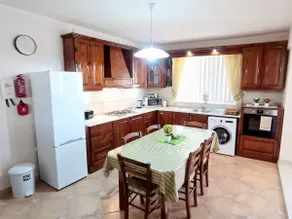 Joseph 2, Charming Retreat with park views and close to the airport - Image 4