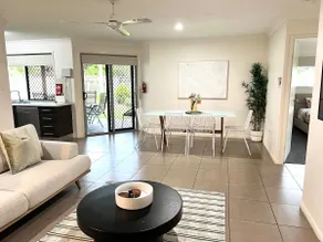 Lux in Bundy - Wifi, AC, Netflix and comfort - Image 5