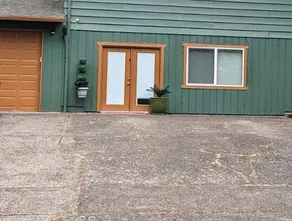 Tasteful 3bedroom place in a serene neighborhood - Image 2
