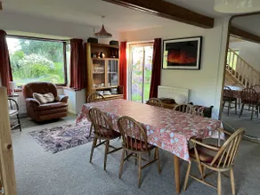 Lovely original 70s home in a big beautiful garden - Image 2