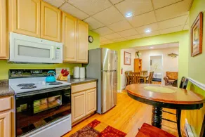 Hidden Gem, 3 Bed Cozy Condo - Dogs Welcomed - Image 2