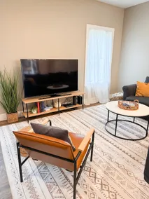 Walk to dinner, coffee & shops | Spacious Layout - Image 3