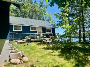 Bright Blue Cottage - lakefront deck & kayaks! - Image 3