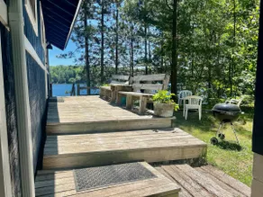 Bright Blue Cottage - lakefront deck & kayaks! - Image 4