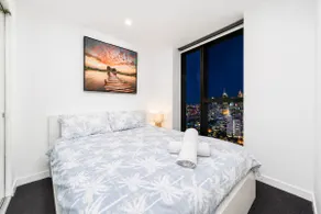 68F Sunrise Skyview MelbCBD. 2BR2Bath. FreeCarpark - Image 3