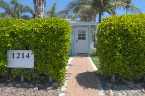 ”SAND BAR” HOUSE Walk to Ocean! Newly Remodeled! - Image 3