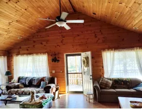 Welcome to the Old Farmhouse. 3 bedroom house. - Image 3