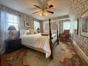 Comfortable Family Home in a Charming Neighborhood - Image 2