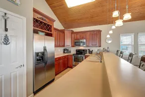 Pet friendly, spacious home. In-town location! - Image 5