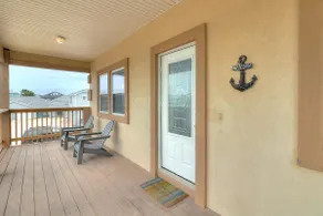 Pet friendly, spacious home. In-town location! - Image 2