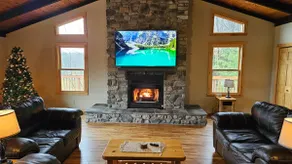 Spacious Lodge • 2 HotTubs • PoolTable • Fireplace - Image 3