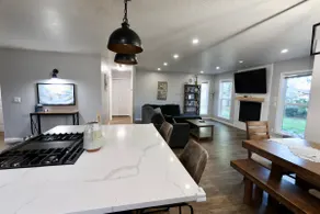 Cozy Home Close to UO and 5 Min from Airport - Image 2