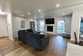 Cozy Home Close to UO and 5 Min from Airport - Image 3
