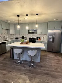 Cozy Retreat: Downtown, Airport, beach w/in 15 min - Image 2