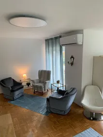 Villa apartment with fireplace and garden - Image 3