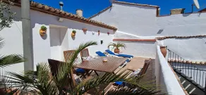 Enjoy relaxing together in this beautiful, spacious and welcoming village home - Image 4