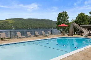 Lakefront Townhouse w/2 Decks Overlooking the Lake - Image 4