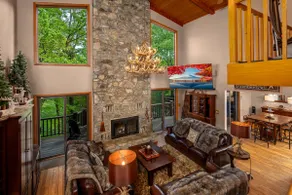 Tree Top Lodge, Private Country Club + Hot Tub - Image 2