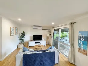 Cosy Beach Townhouse - Pet & Family Friendly. - Image 2