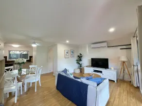 Cosy Beach Townhouse - Pet & Family Friendly. - Image 1