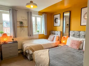 Mayflower 3 Bedrooms House 7 Beds 2 Showers Off Road Parking - Image 3