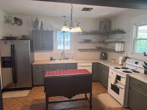 Hunting Lodge Getaway with Plenty of Room - Image 5