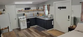 Cozy Convenient Cottage - Image 4